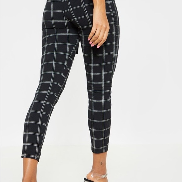 PrettyLittleThing Black Grid Pattern Cropped Pants - Picture 2 of 5